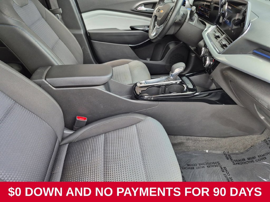 Used 2025 Chevrolet Trax LT w/ LT Convenience Package FWD image 30