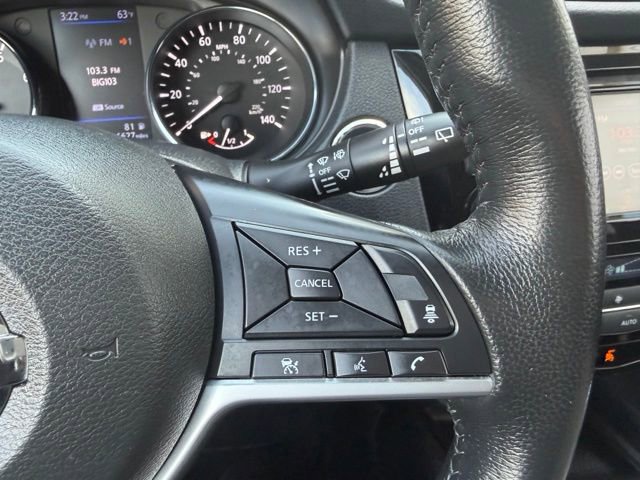 Used 2018 Nissan Rogue SV w/ Premium Package image 17