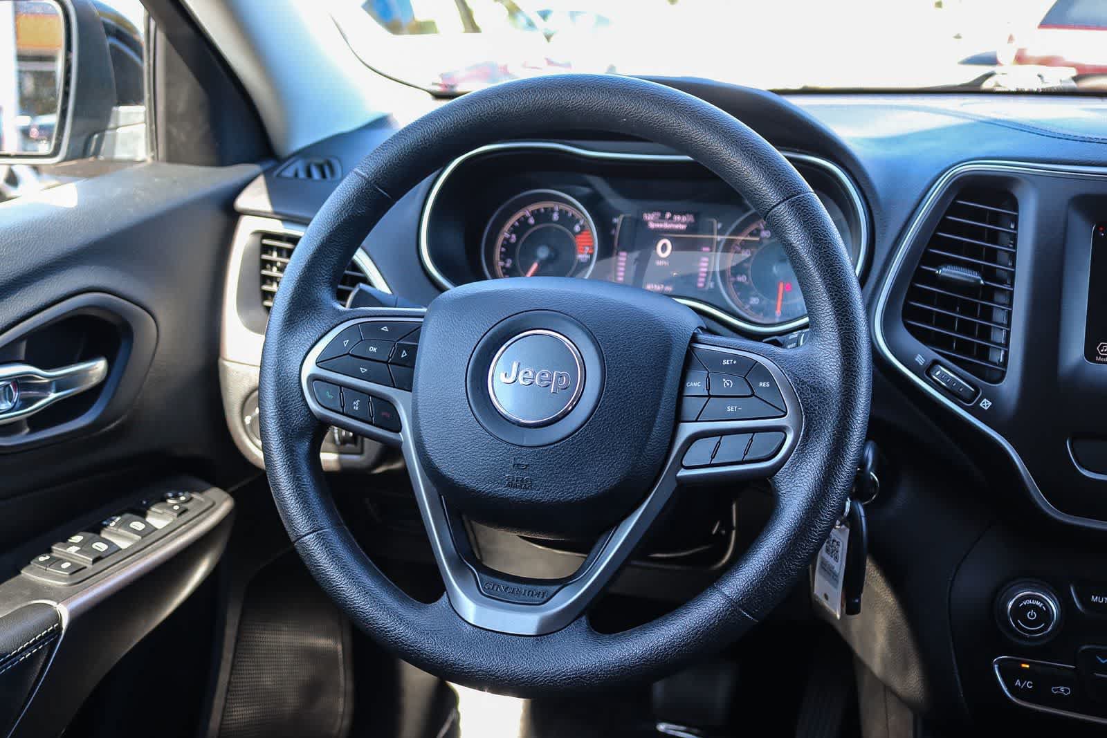 Used 2019 Jeep Cherokee Latitude w/ Popular Appearance Group FWD image 14