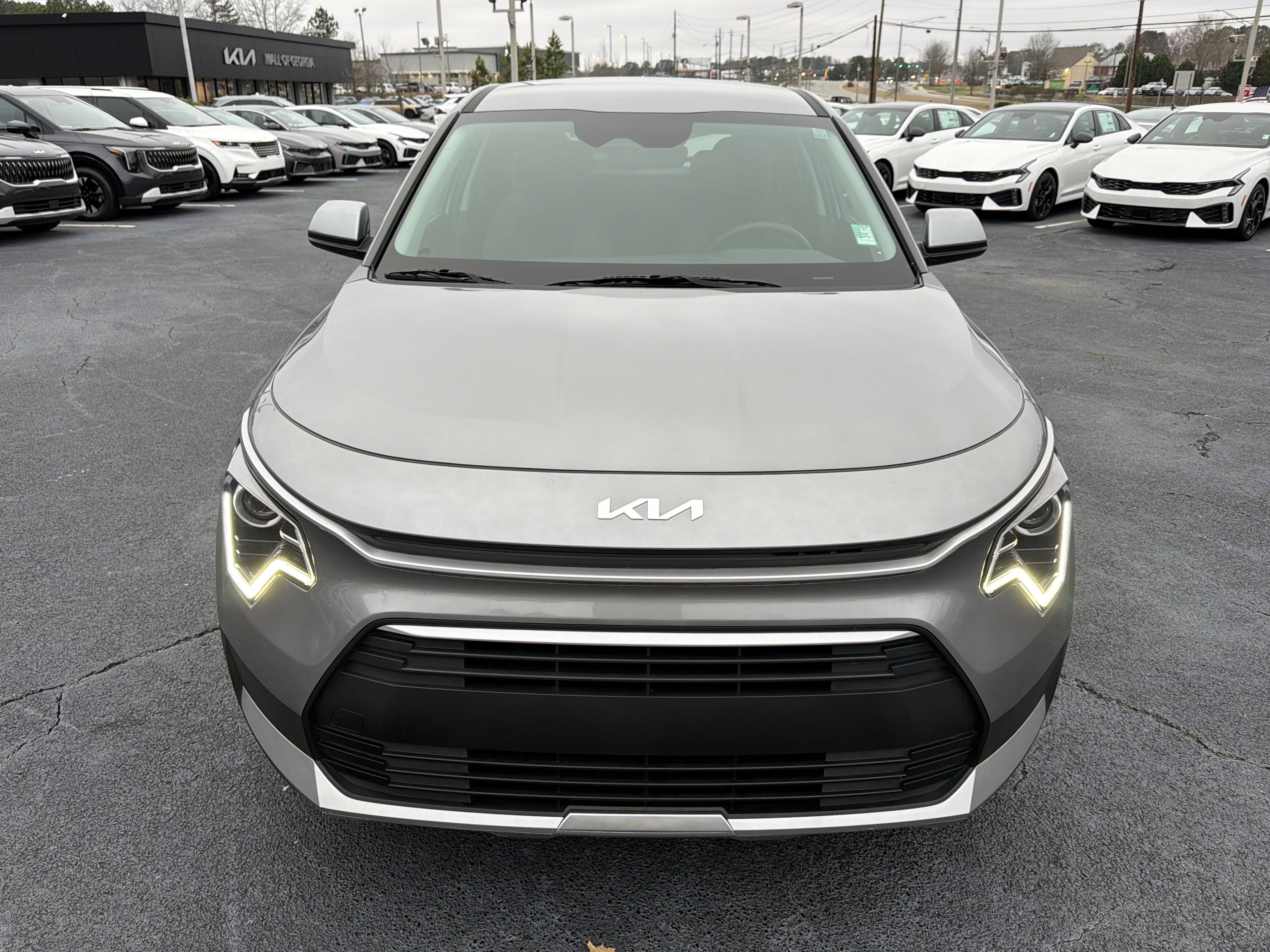 Used 2023 Kia Niro LX video 2