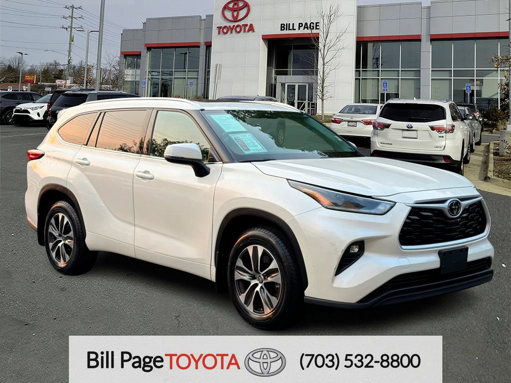 Used 2021 Toyota Highlander XLE AWD/4WD image 1