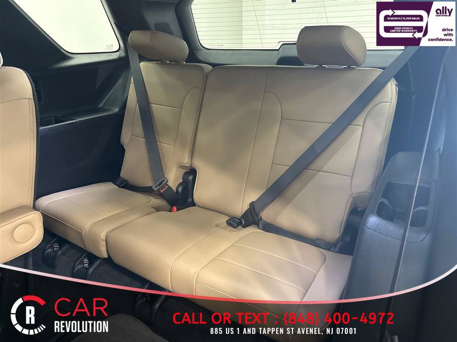 Used 2023 Chevrolet Traverse Premier FWD image 40