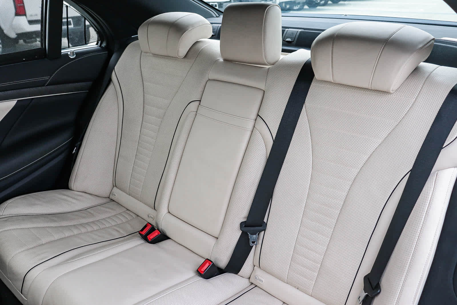 Used 2018 Mercedes-Benz S 560 Sedan image 24