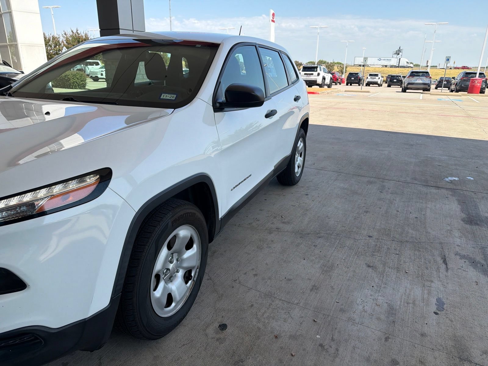 Used 2017 Jeep Cherokee Sport AWD/4WD image 1