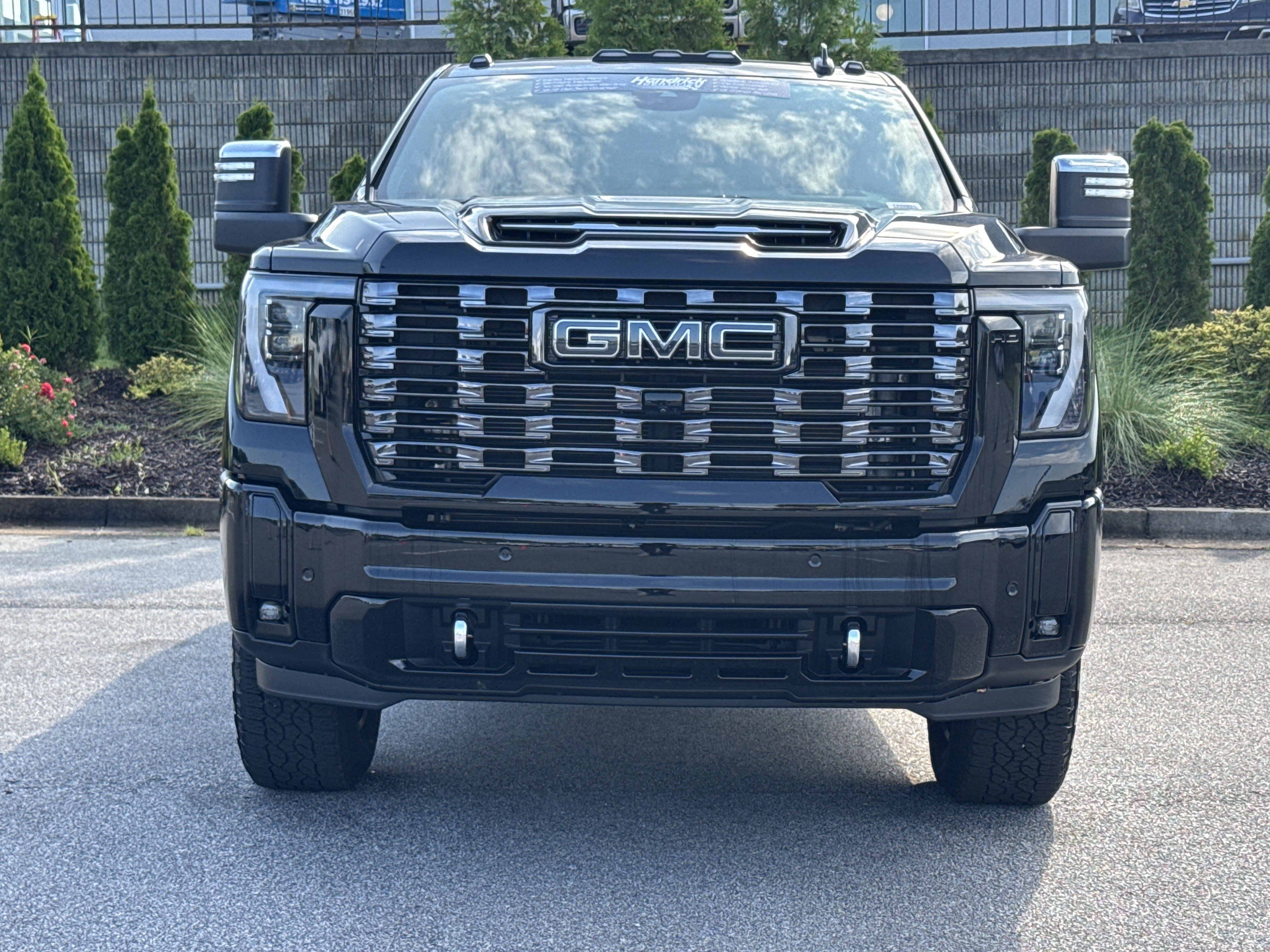 Used 2025 GMC Sierra 2500 Denali Ultimate AWD/4WD image 3