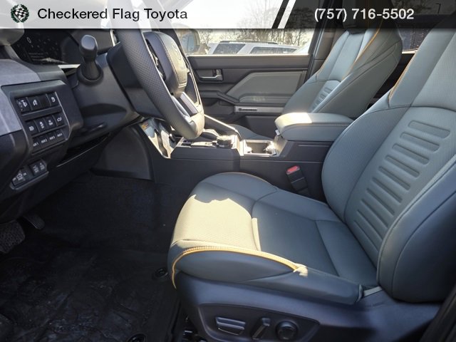 Used 2025 Toyota Tacoma Trailhunter image 9