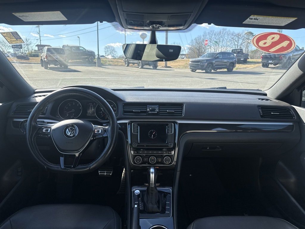 Used 2018 Volkswagen Passat 3.6 image 38