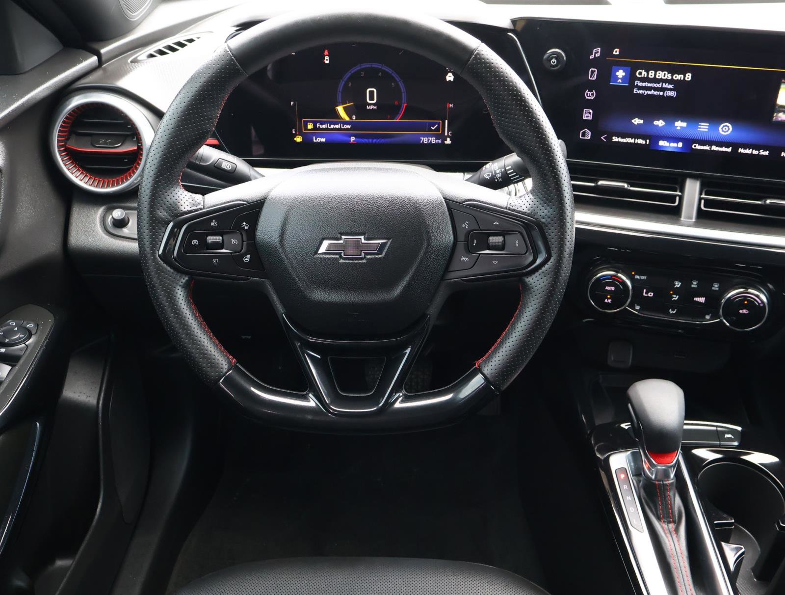 Used 2025 Chevrolet Trax RS w/ Sunroof Package FWD image 9