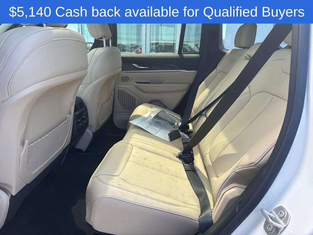 New 2026 Jeep Grand Cherokee Limited w/ Limited Altitude Package AWD/4WD image 10