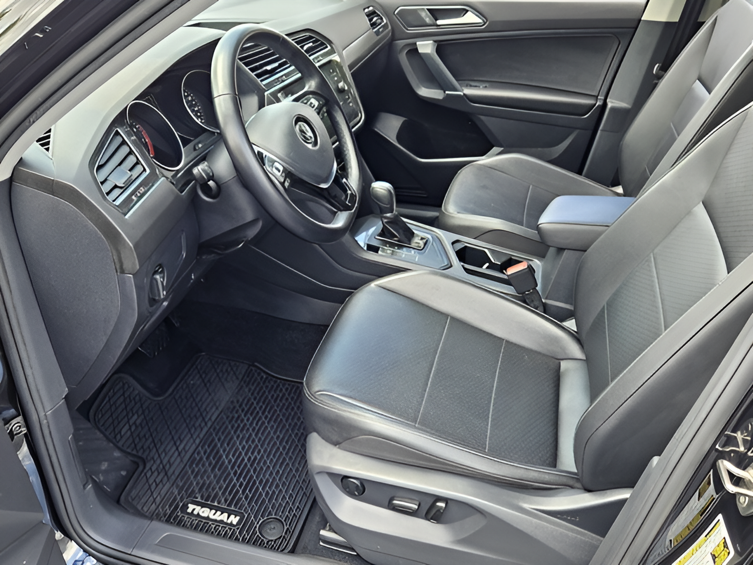 Used 2018 Volkswagen Tiguan S FWD image 13