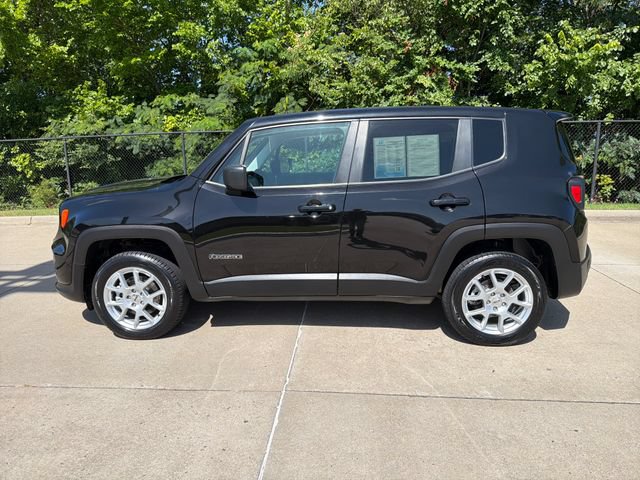 Used 2023 Jeep Renegade Latitude AWD/4WD image 2