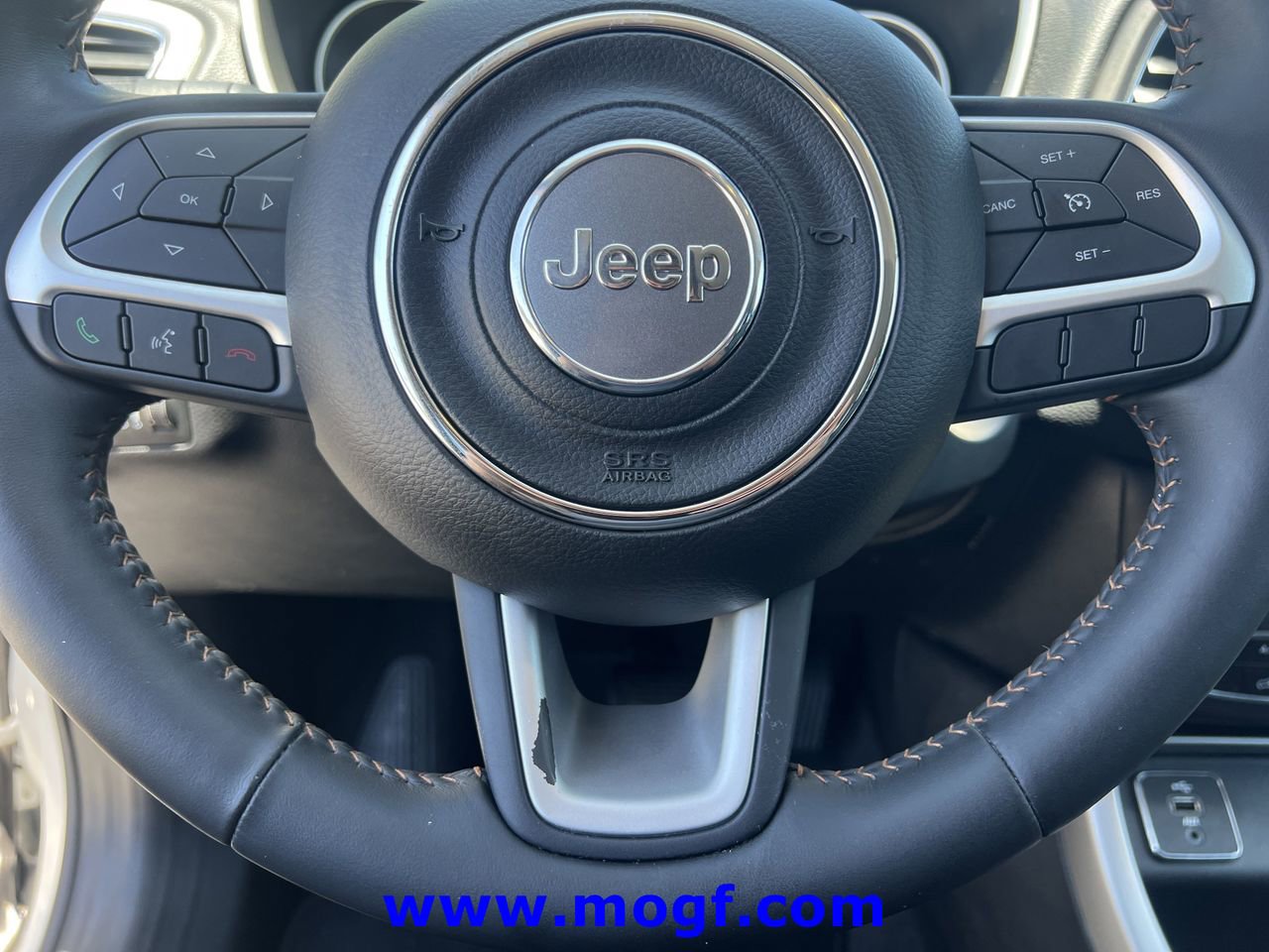 Used 2018 Jeep Compass Latitude w/ Popular Equipment Group FWD image 12