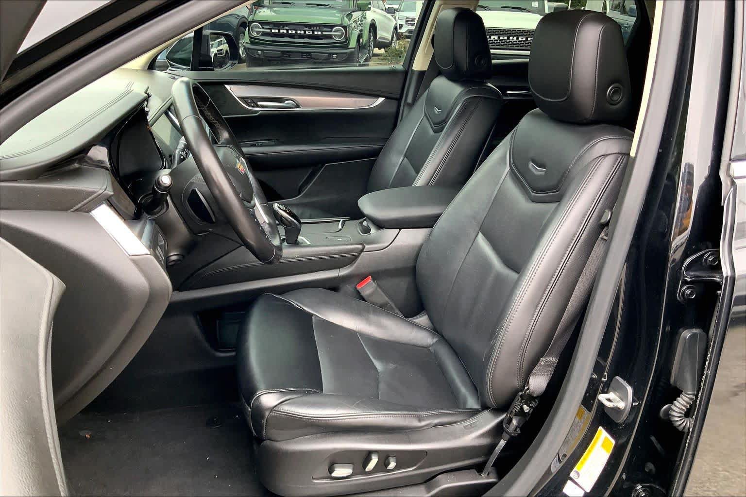 Used 2018 Cadillac XT5 Luxury w/ Driver Awareness Package FWD image 6