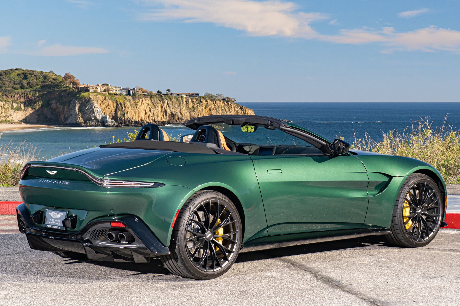Used 2023 Aston Martin V8 Vantage Roadster RWD image 4