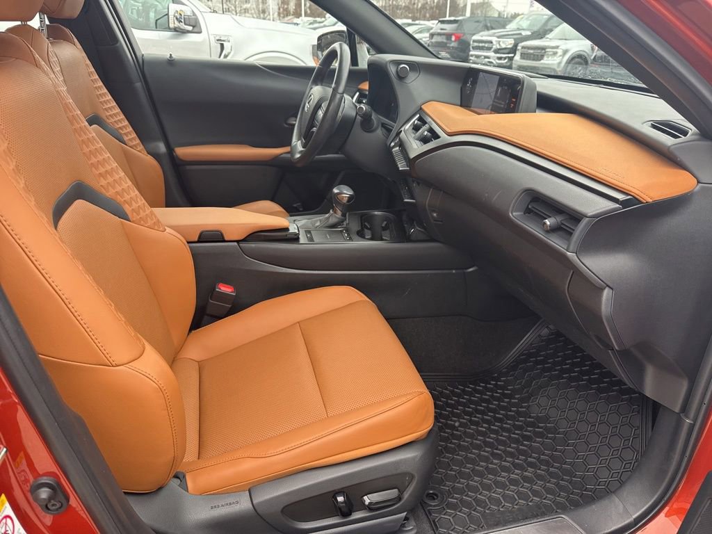 Used 2019 Lexus UX 200 image 21