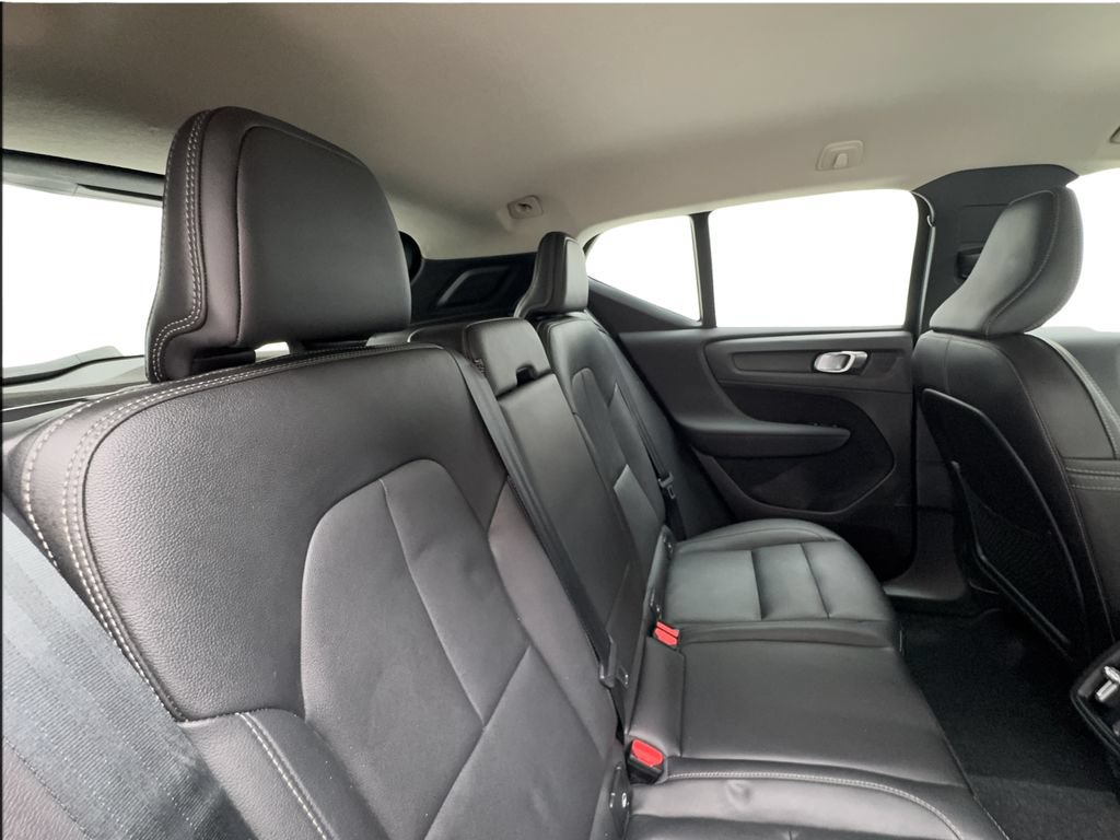 Used 2021 Volvo XC40 T5 Momentum w/ Premium Package AWD/4WD image 27