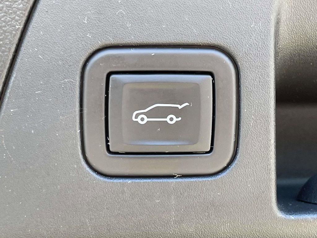 Used 2022 Buick Envision Avenir w/ Technology Package II FWD image 11