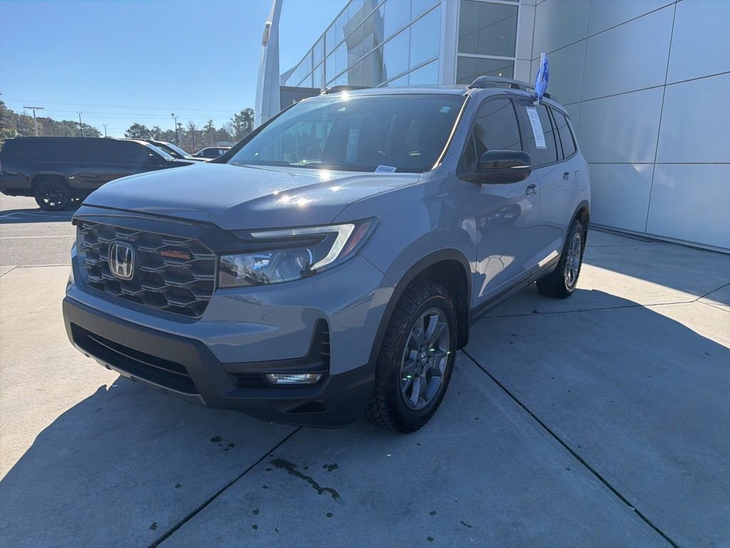 Used 2025 Honda Passport TrailSport image 3