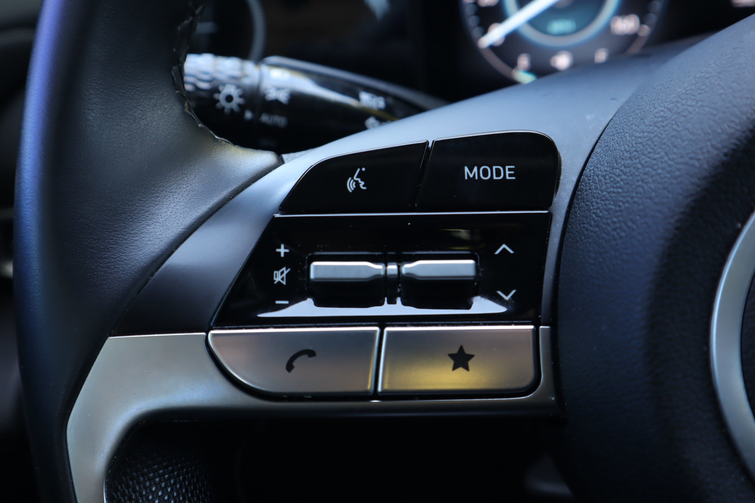 Used 2024 Hyundai Elantra Limited FWD image 19