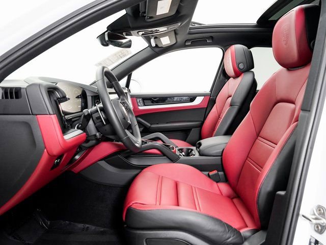 Certified 2025 Porsche Cayenne image 6