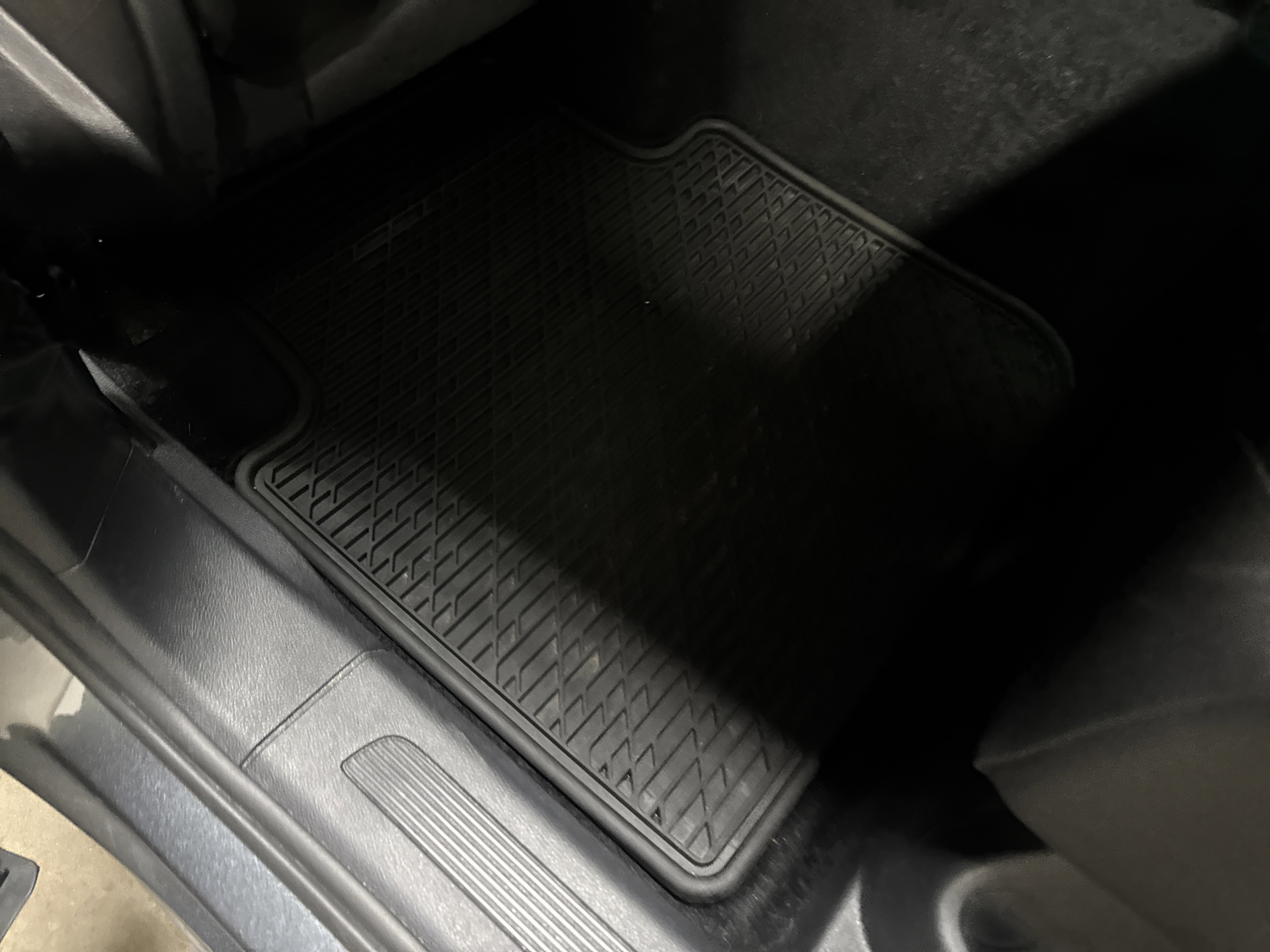 Used 2020 Volkswagen Tiguan SE w/ Panoramic Sunroof Package image 28