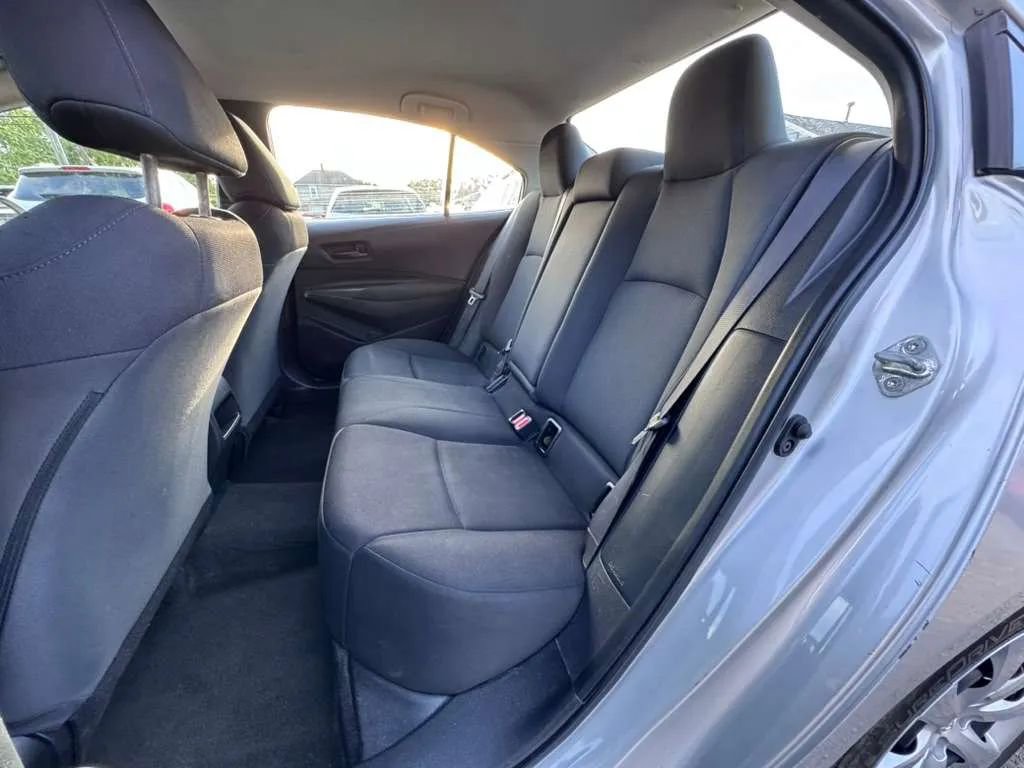 Used 2022 Toyota Corolla LE FWD image 12
