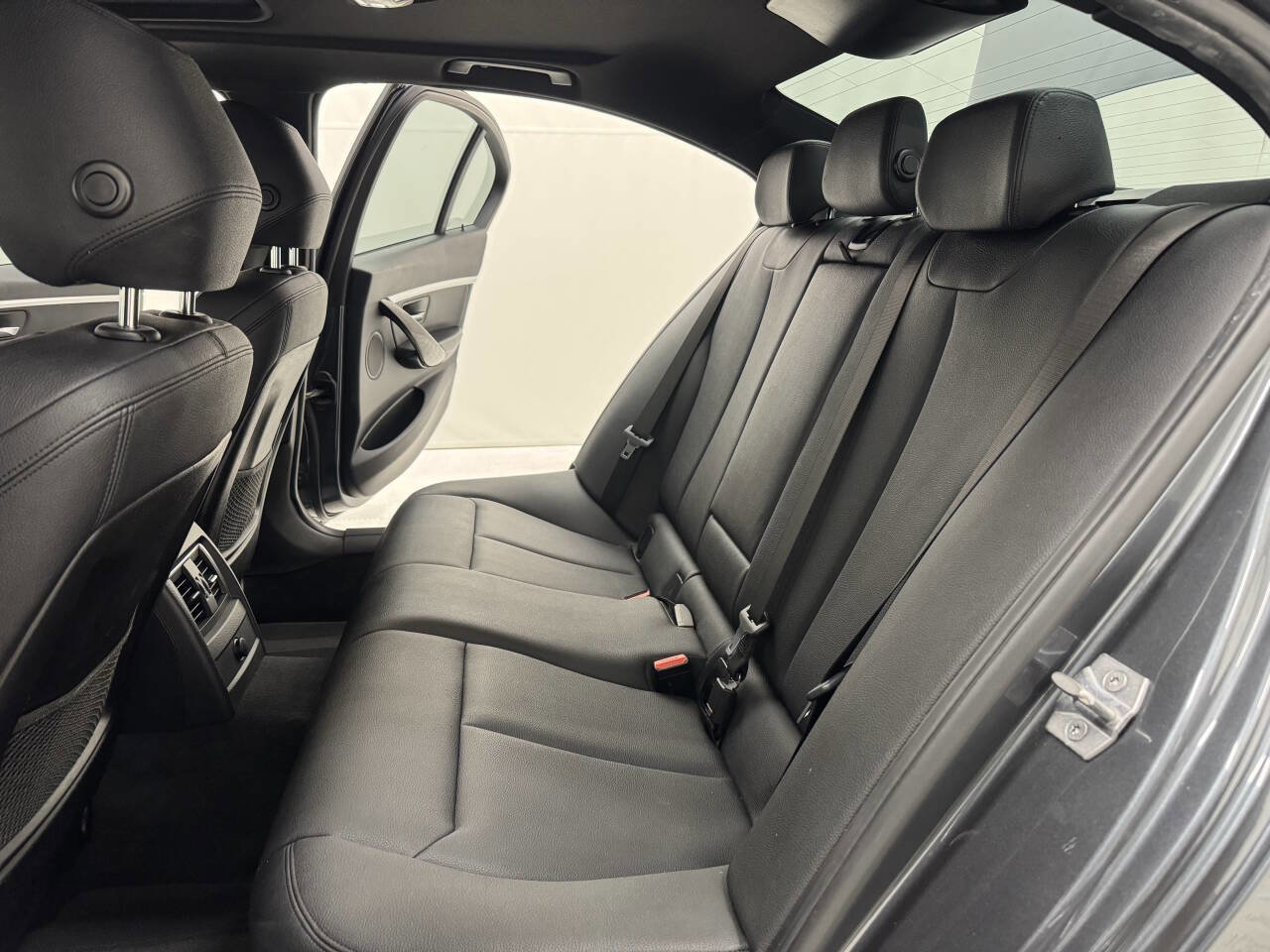 Used 2017 BMW 330i Sedan image 14