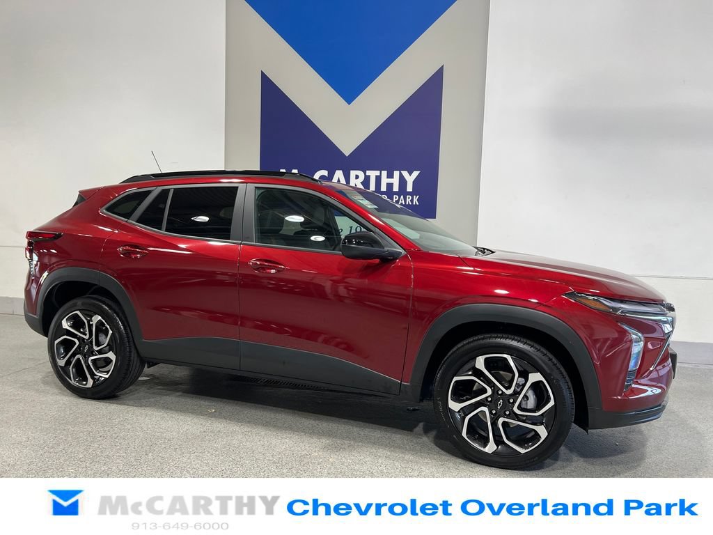 Used 2025 Chevrolet Trax RS w/ Driver Confidence Package FWD image 3