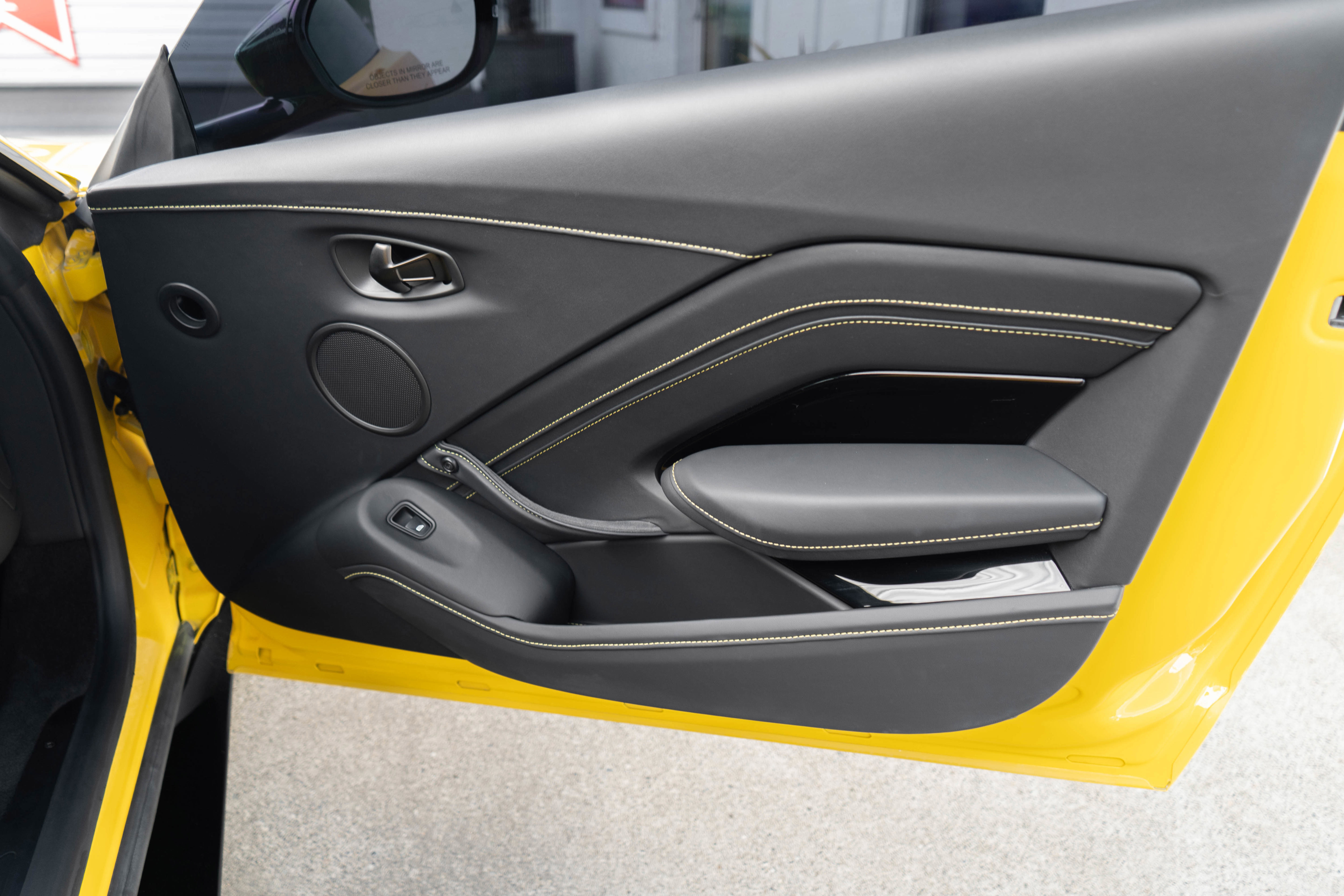 Used 2023 Aston Martin V8 Vantage Coupe image 25