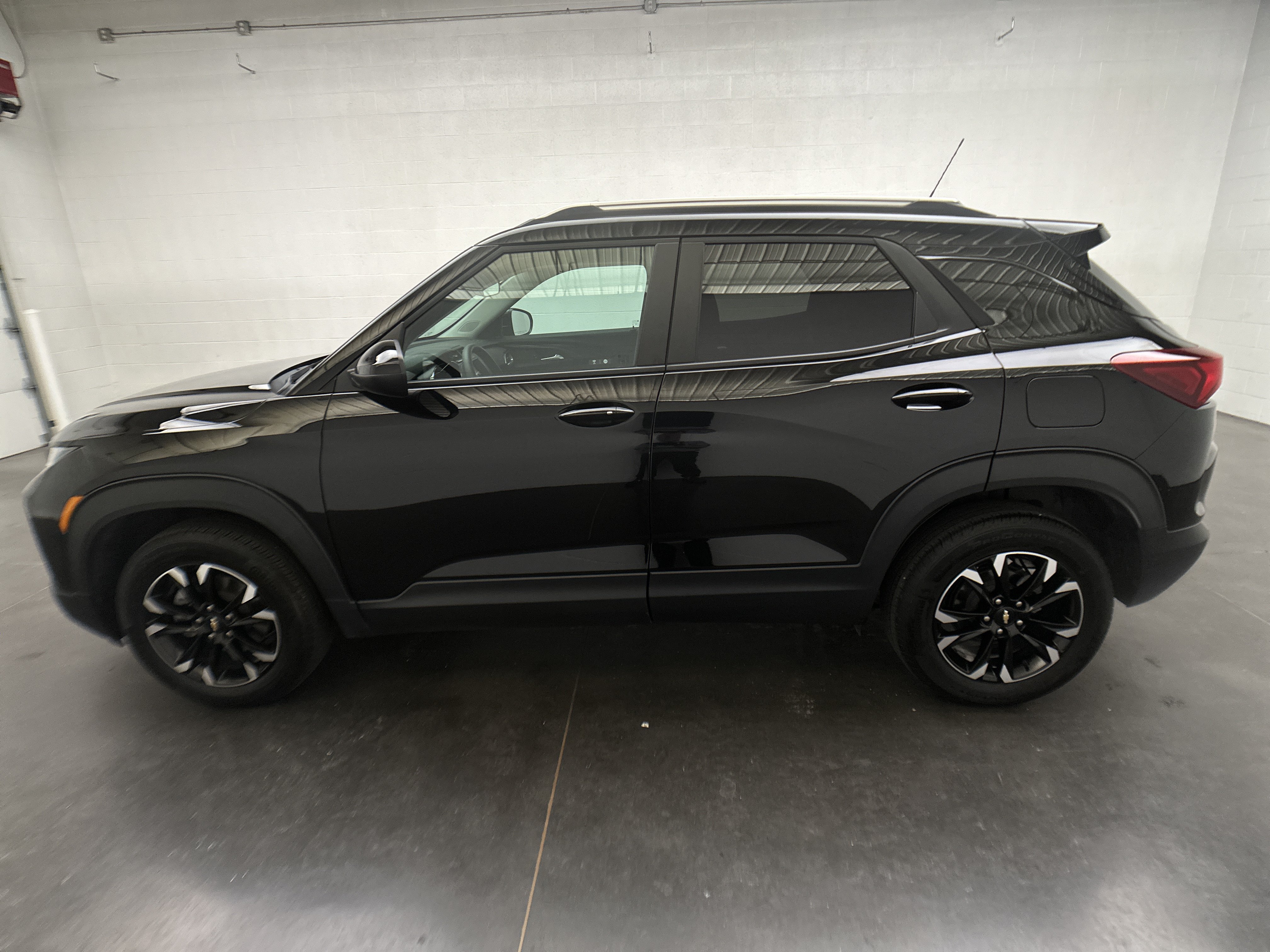 Used 2023 Chevrolet TrailBlazer LT AWD/4WD image 5