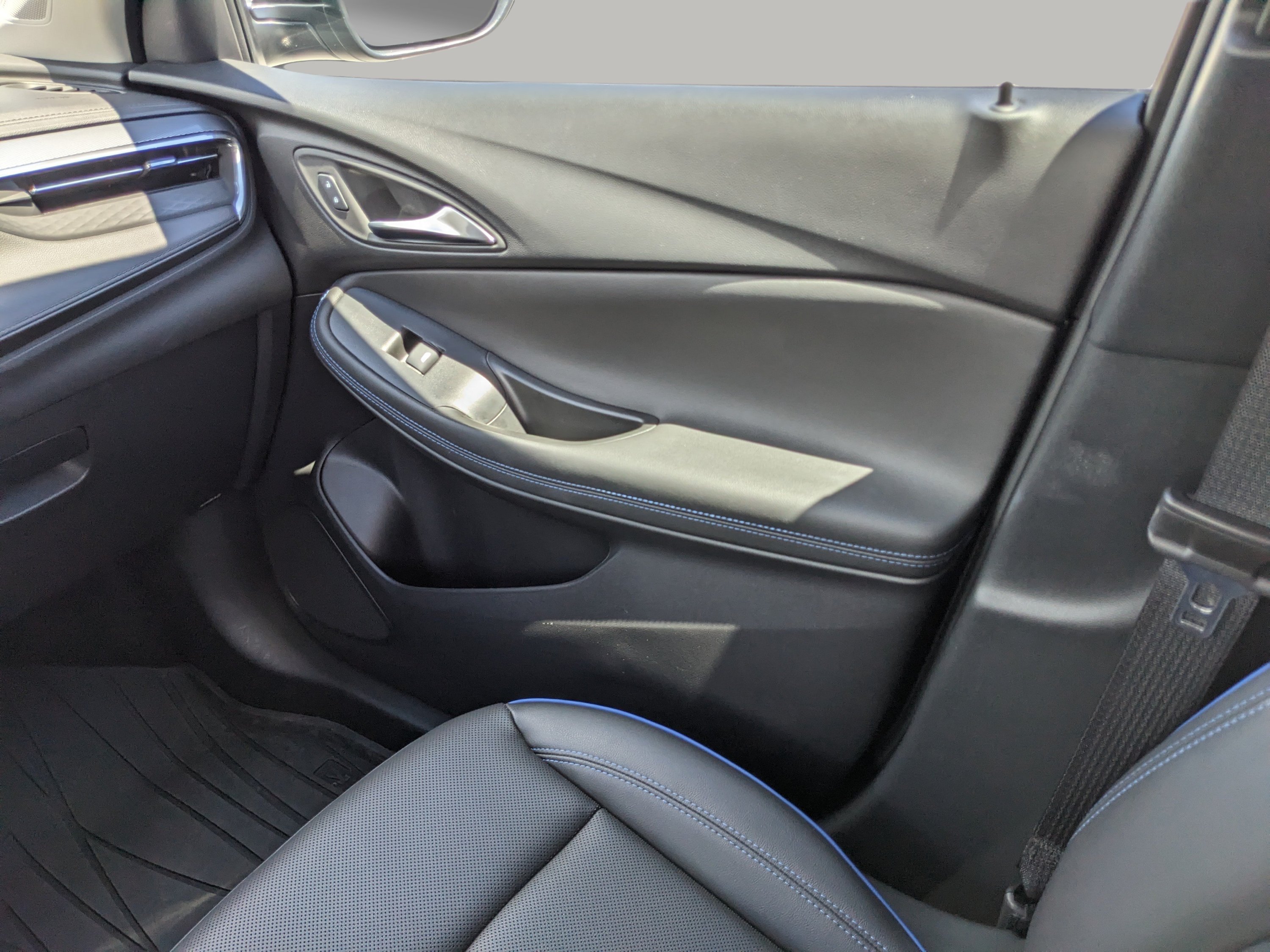 Used 2025 Buick Encore GX Sport Touring w/ Comfort Package FWD image 16