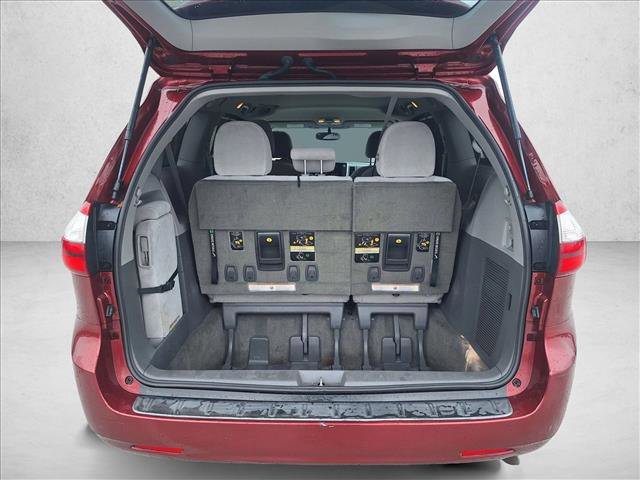 Used 2015 Toyota Sienna LE image 18