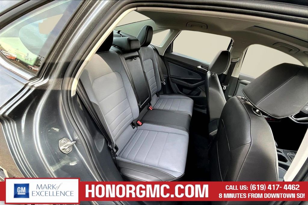 Used 2025 Volkswagen Jetta SE FWD image 23