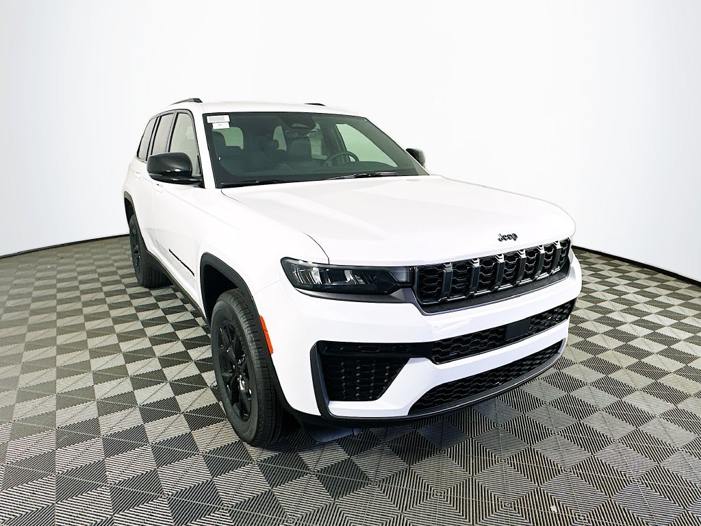 New 2026 Jeep Grand Cherokee Altitude AWD/4WD image 2