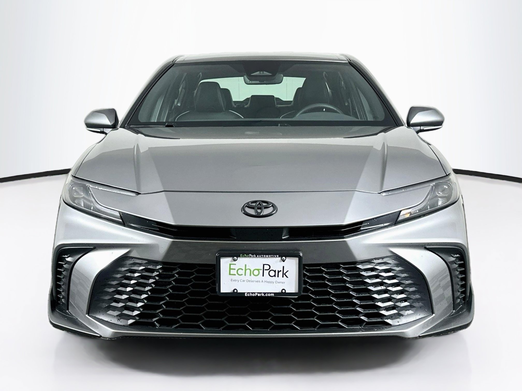 Used 2025 Toyota Camry SE w/ Convenience Package FWD image 2