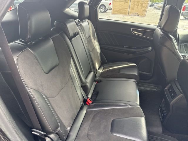 Used 2020 Ford Edge ST image 28
