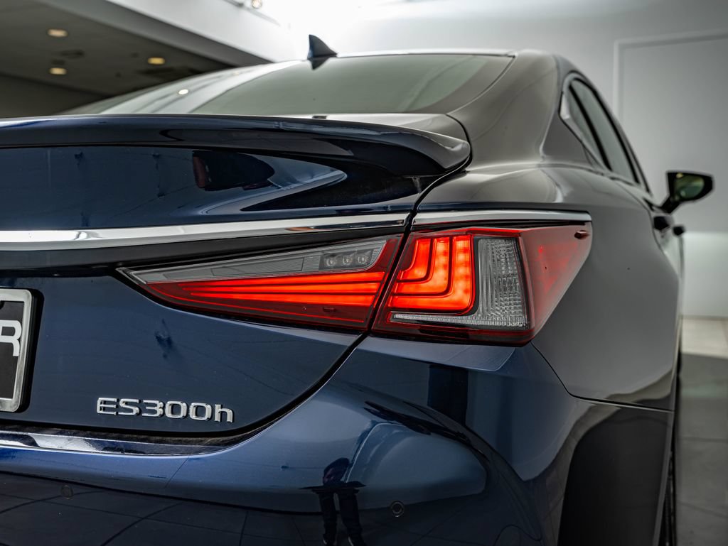 Certified 2025 Lexus ES 300h Ultra Luxury w/ Accessory Package (Z2) FWD image 15