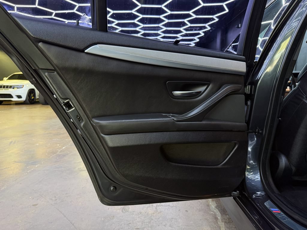 Used 2015 BMW M5 RWD image 17