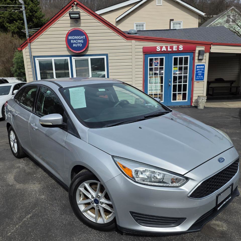 Used 2015 Ford Focus SE FWD image 2