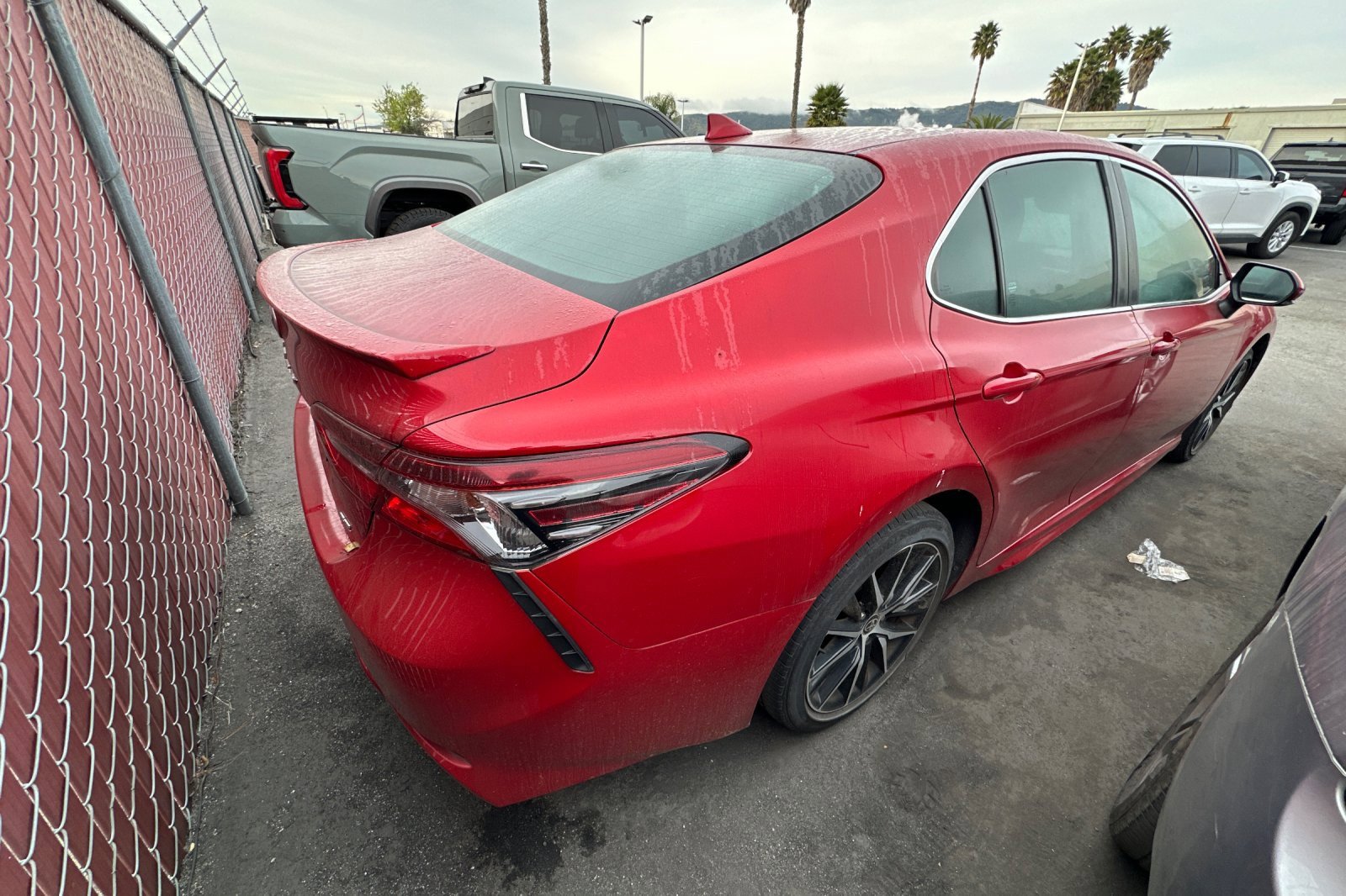 Used 2022 Toyota Camry SE image 3