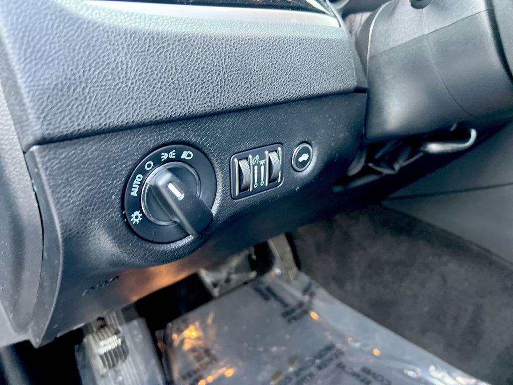 Used 2023 Chrysler 300 Touring w/ Sport Appearance Package image 16