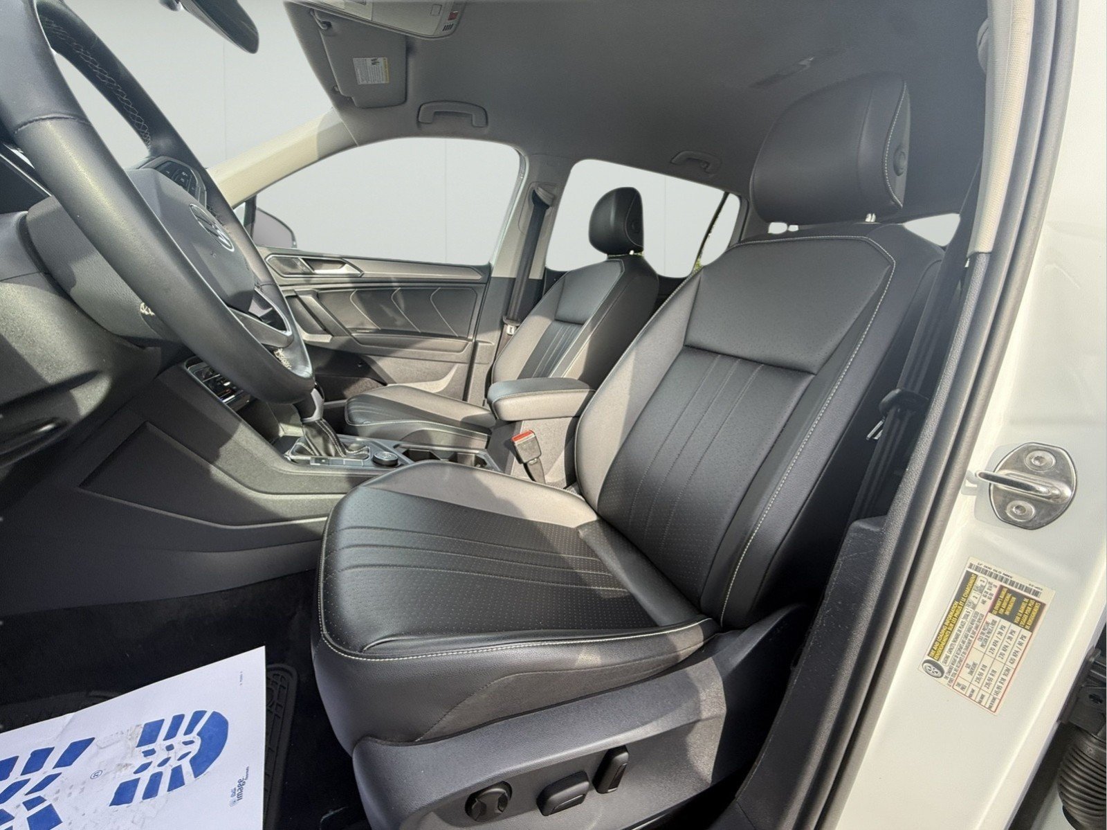 Used 2024 Volkswagen Tiguan SE AWD/4WD image 9