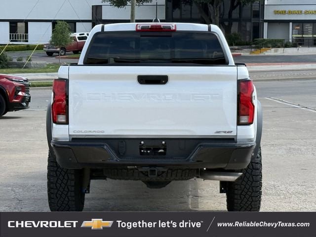 Used 2024 Chevrolet Colorado ZR2 w/ ZR2 Convenience Package III AWD/4WD image 7