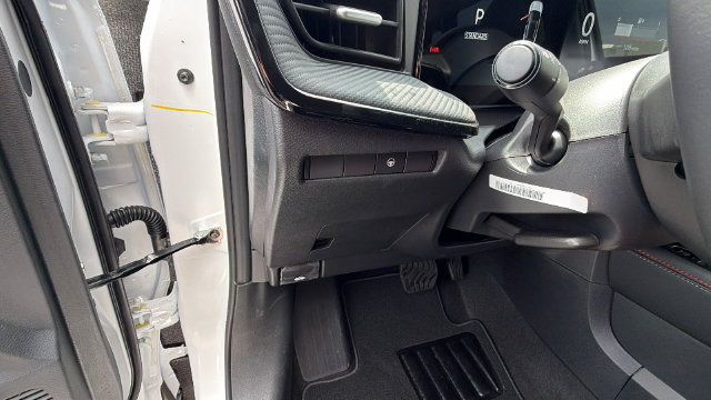 New 2026 Nissan Kicks SR AWD/4WD image 30