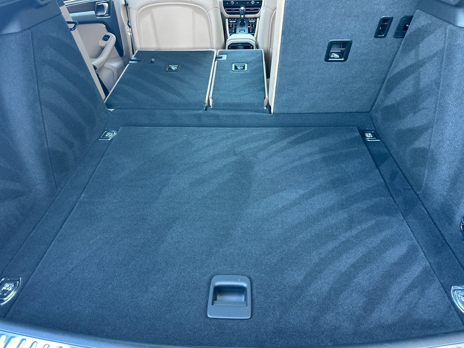 Certified 2024 Porsche Macan S AWD/4WD image 21