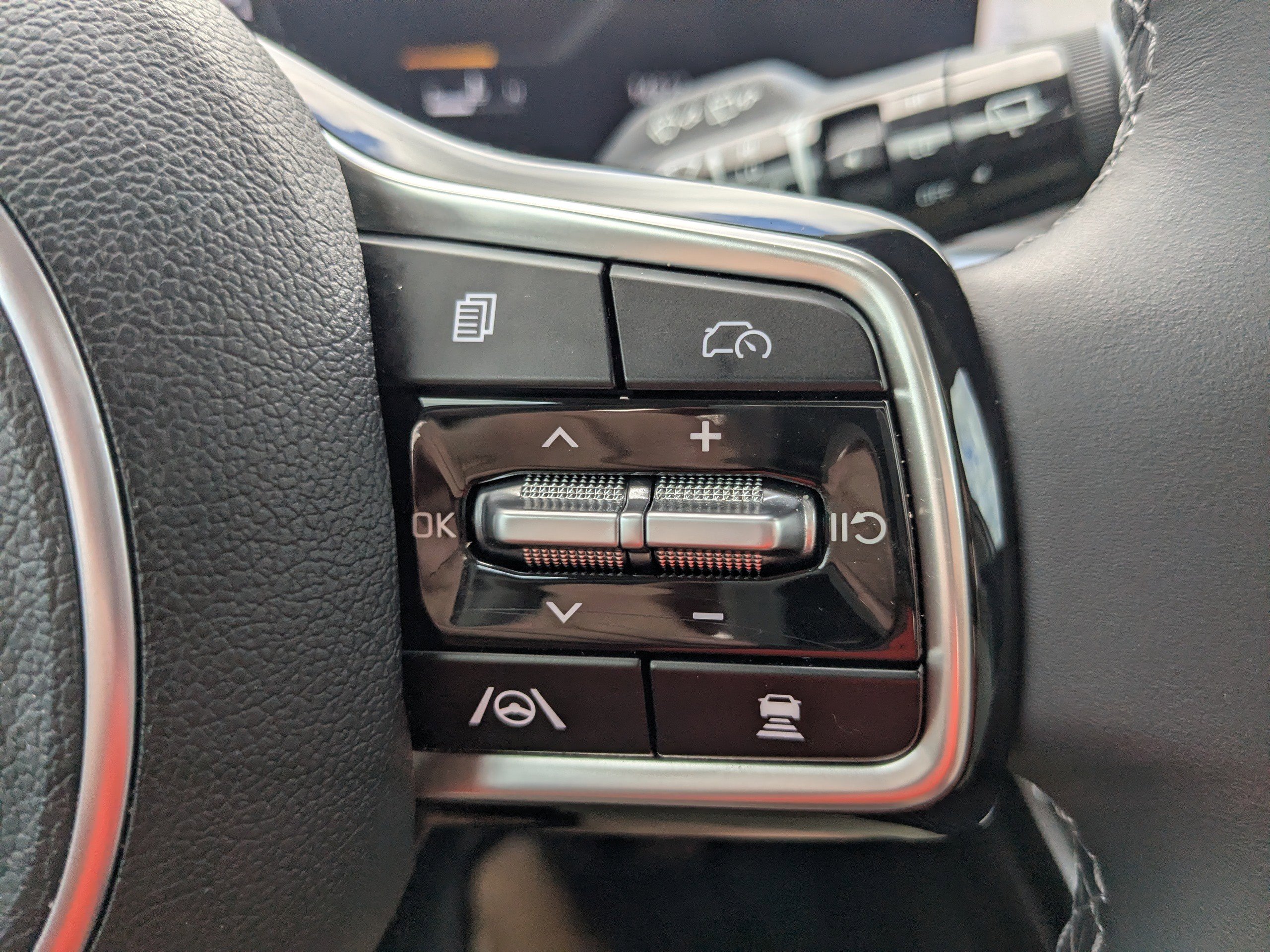 Certified 2025 Kia Sorento SX image 32