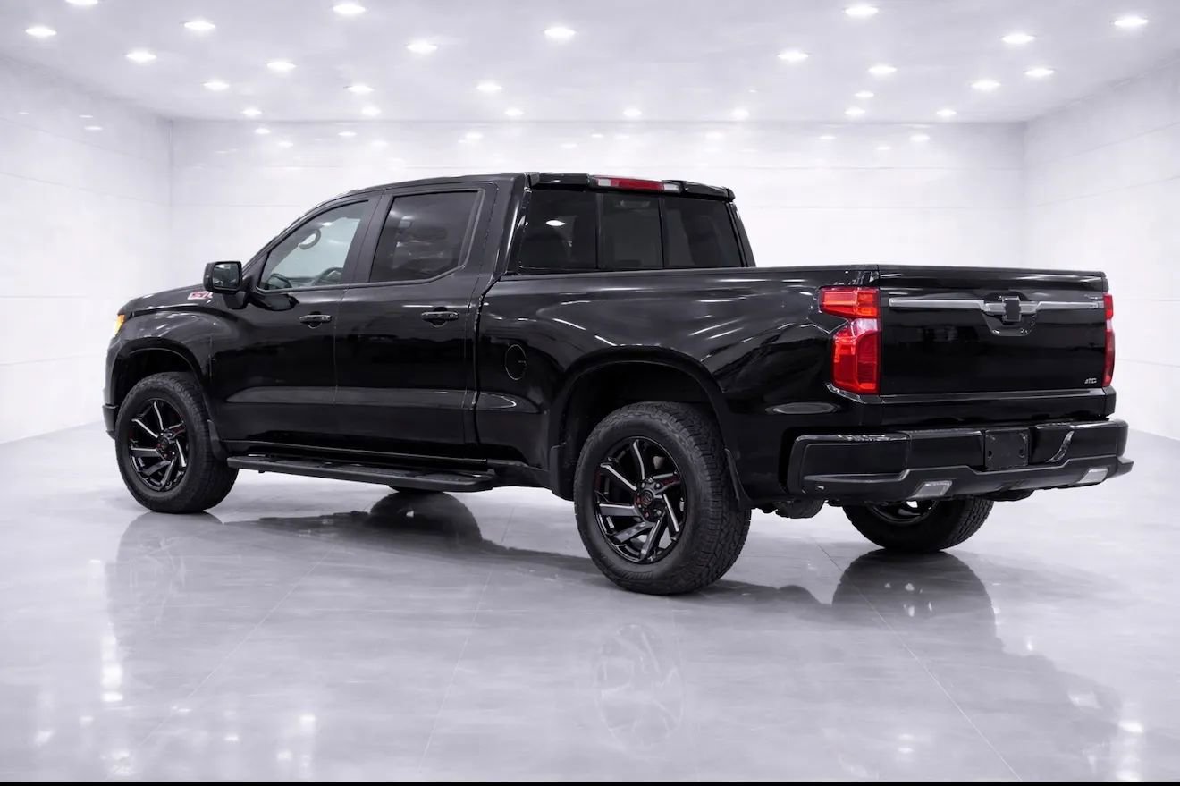 Used 2024 Chevrolet Silverado 1500 LT Trail Boss w/ Convenience Package II image 3