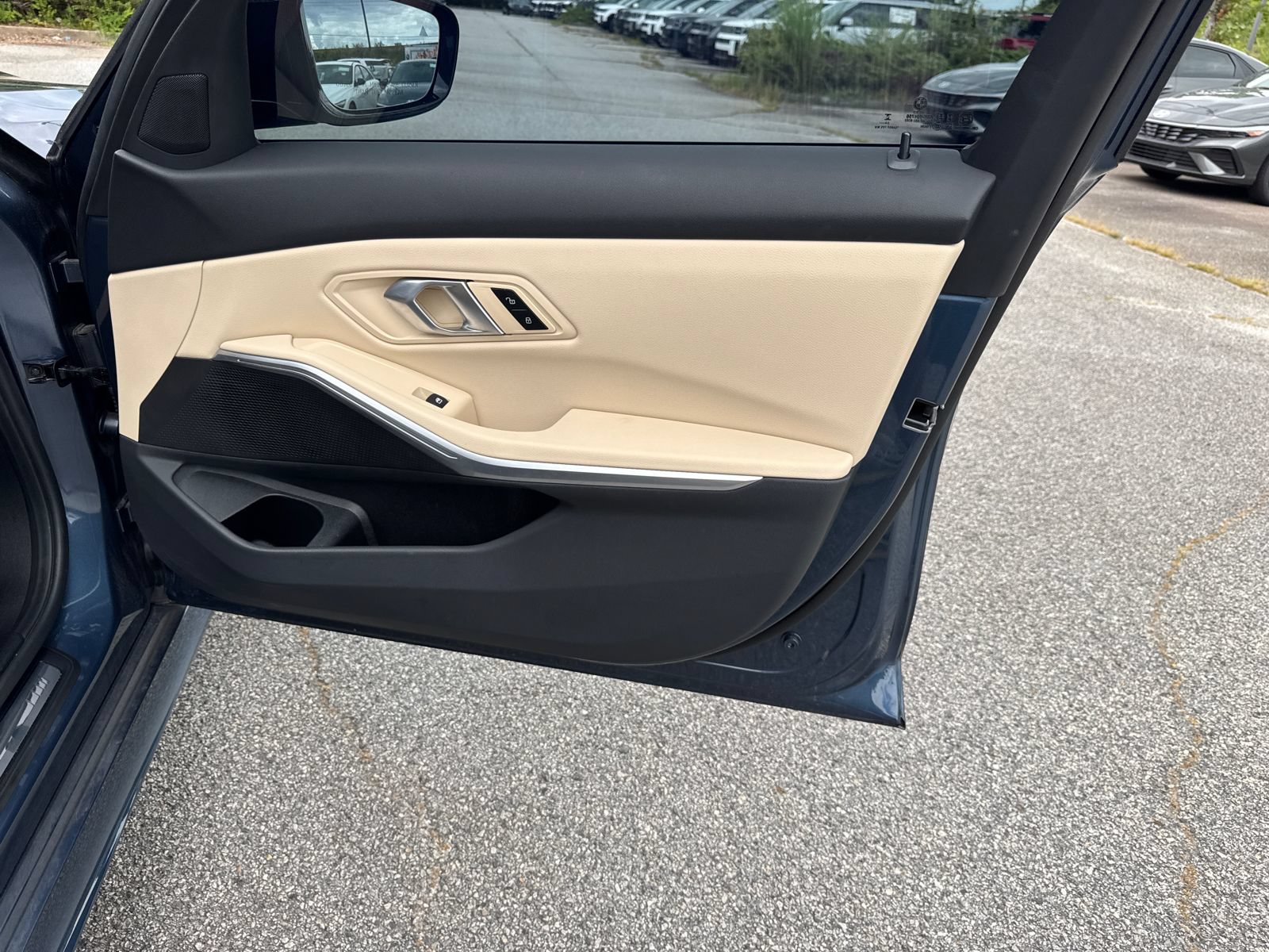 Used 2025 BMW 330i Sedan w/ M Sport Package RWD image 14