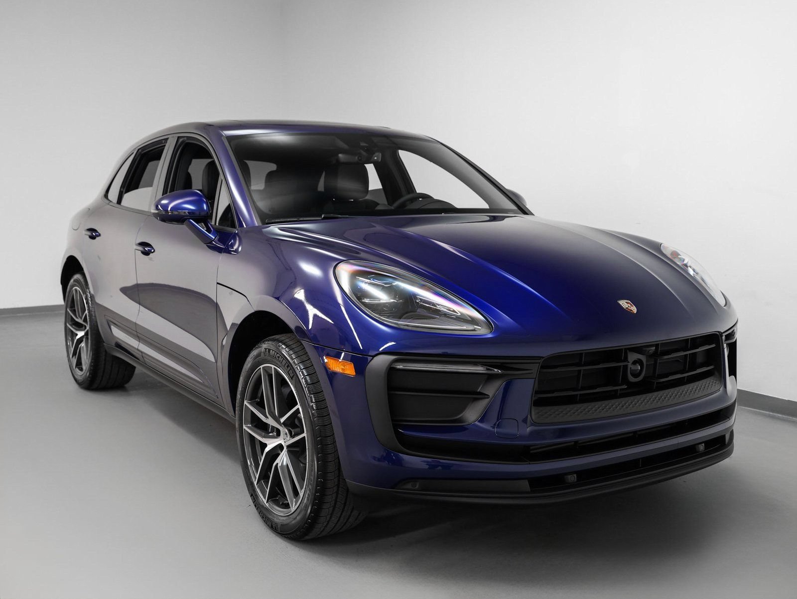 Certified 2025 Porsche Macan image 10