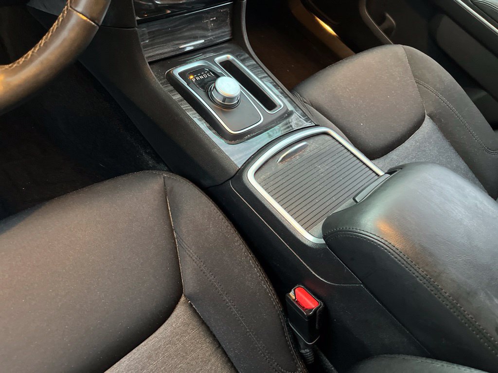 Used 2020 Chrysler 300 Touring w/ Chrome Appearance Package RWD image 18
